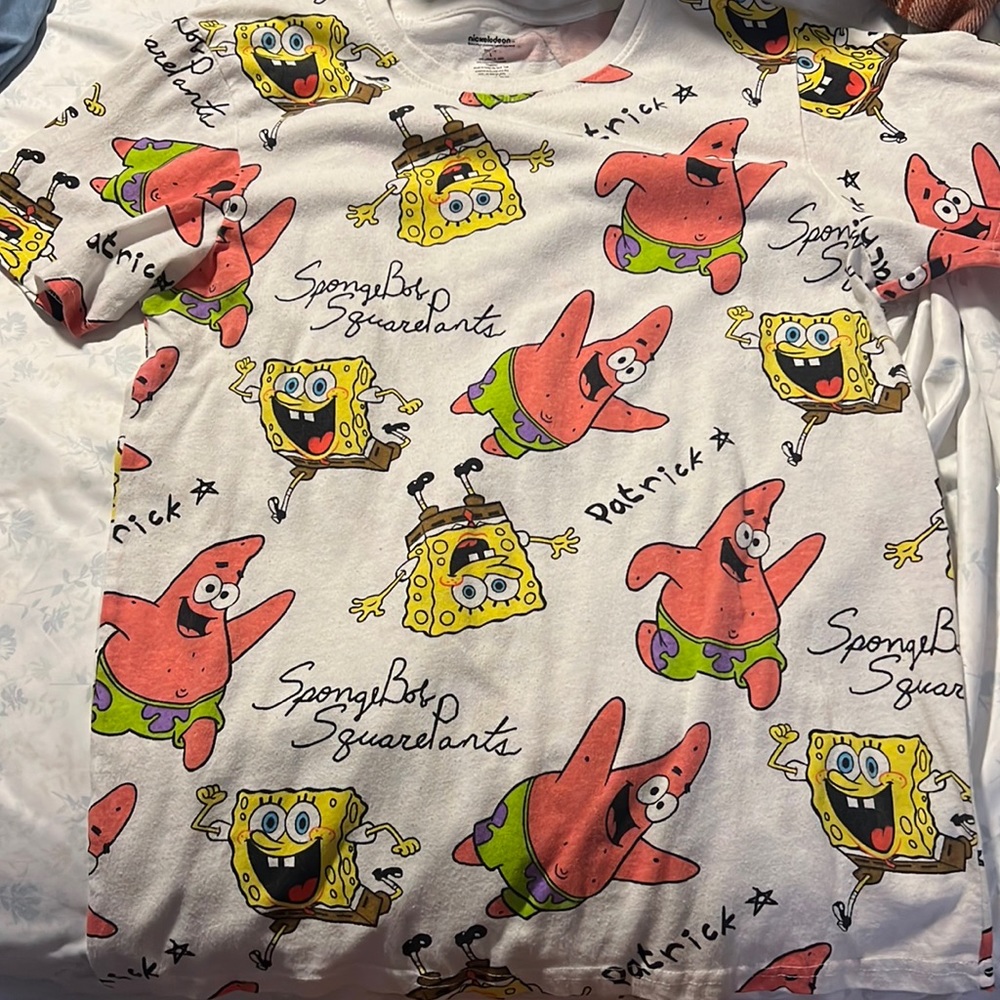 SpongeBob shirt size medium only been worn once.
